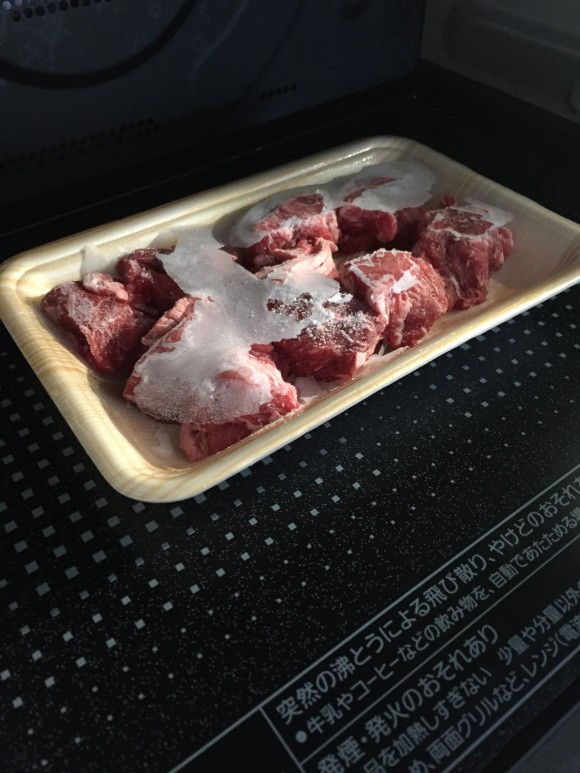 冷凍のお肉をビストロで解凍します