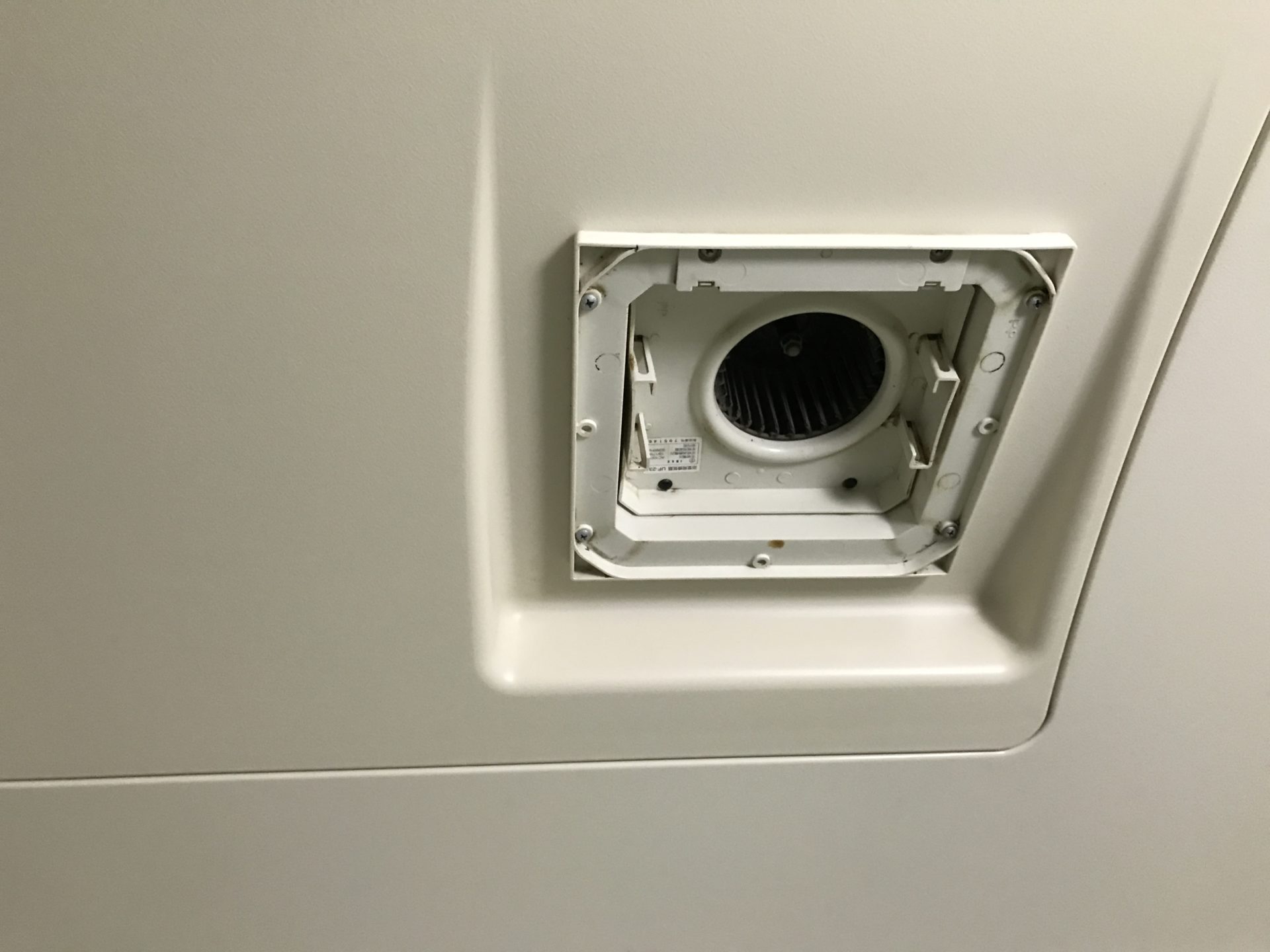 浴室の換気扇を取り替える(UF23A) ようでん 浴室の換気扇を取り替える(UF23A) ようでん