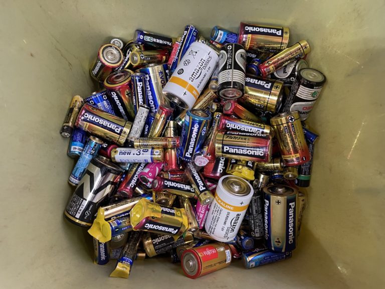 使用済み乾電池を捨てる ようでん